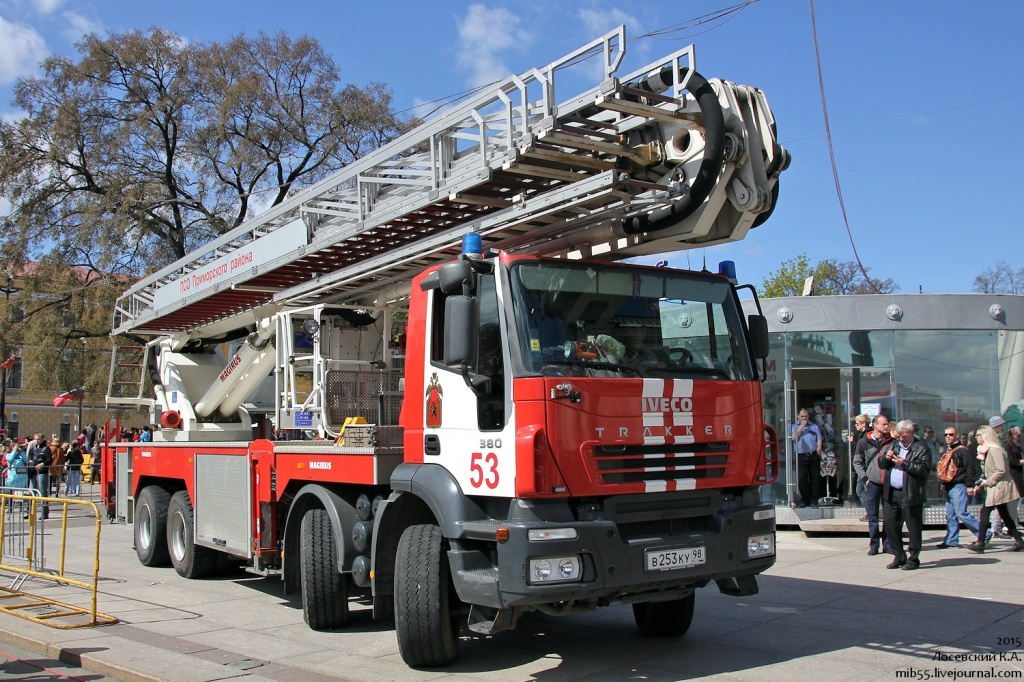 Пожарные лестницы на пожарных автомобилях.